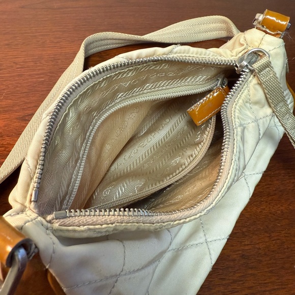 Authentic Vintage Prada Nylon tessuto Enamel Beige Shoulder...